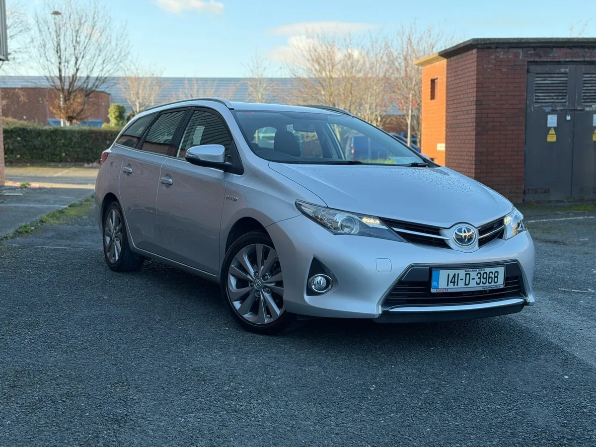 Toyota Auris 2014 Hybrid Estate - Image 1