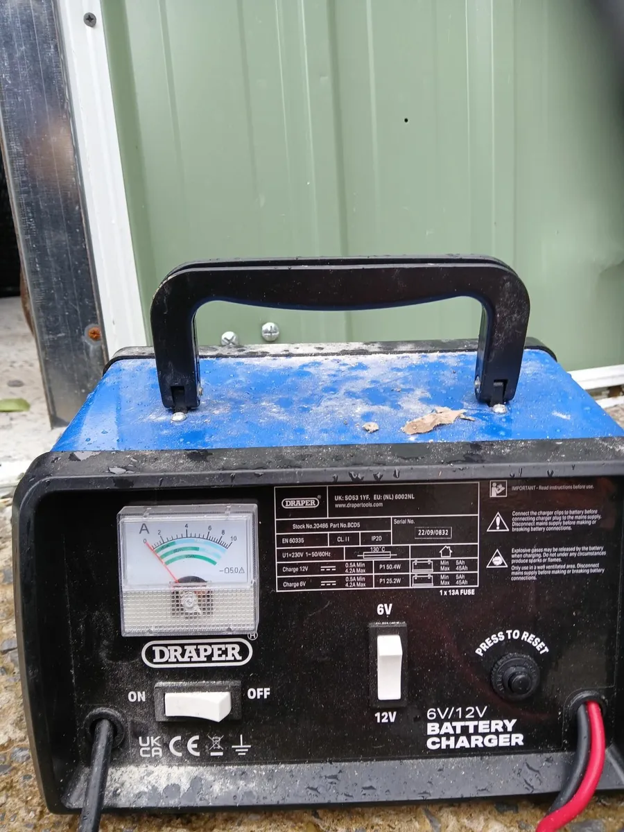 Battery charger - Image 1