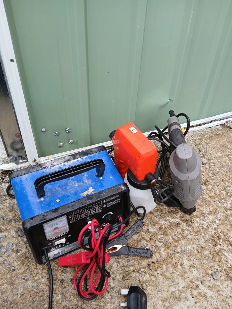 Battery charger - Image 3