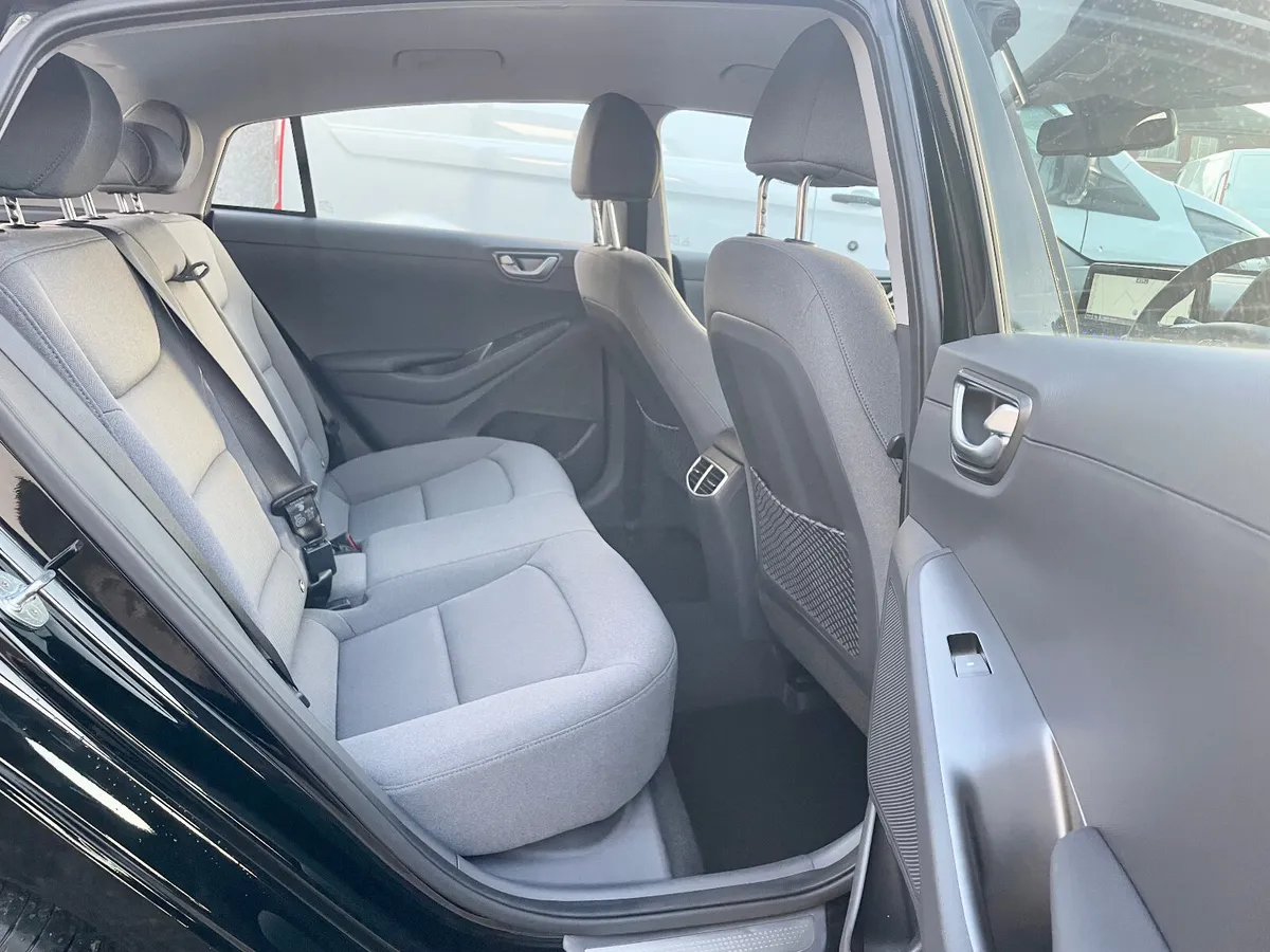 Hyundai IONIQ Premium 38KW EV Auto,2022 - Image 4