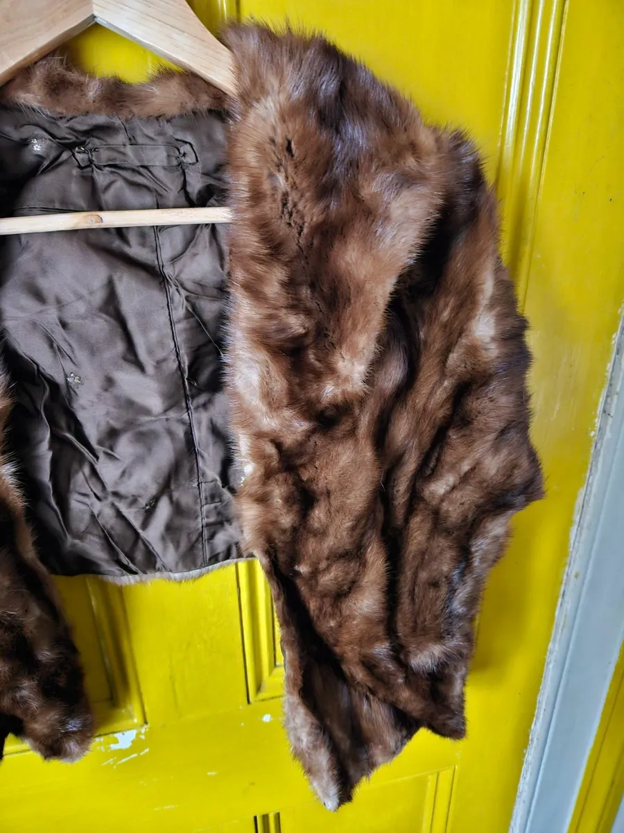 Vintage Fur Shawl - Image 4