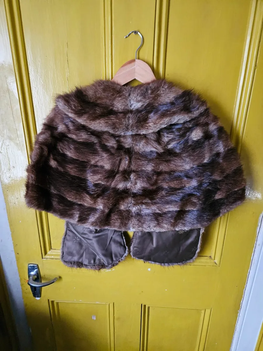 Vintage Fur Shawl - Image 2
