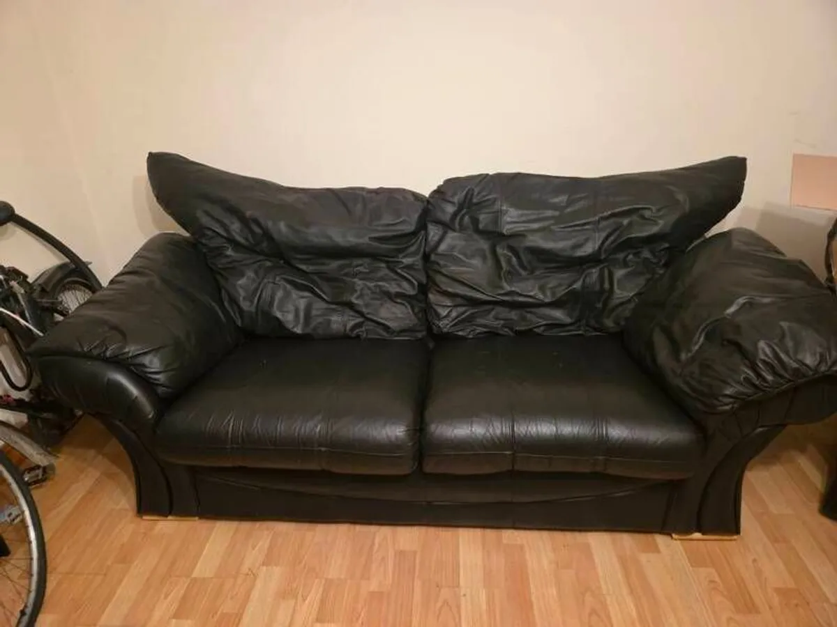 Leather couch - Image 3