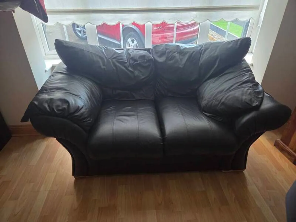 Leather couch - Image 4