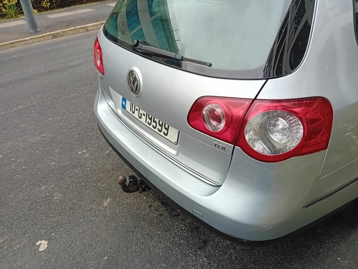 Volkswagen Passat 2010 - Image 1