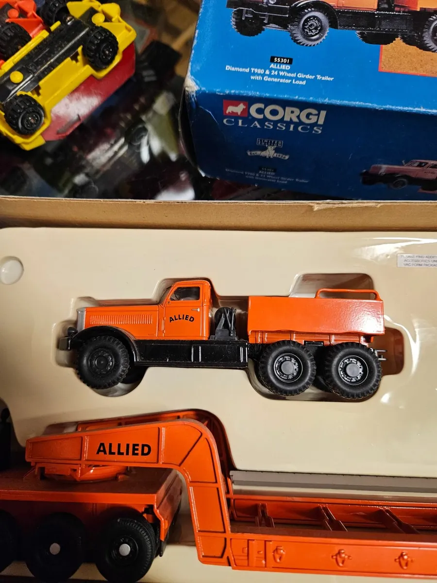 Corgi Diamond T Truck and Trailer - Image 2