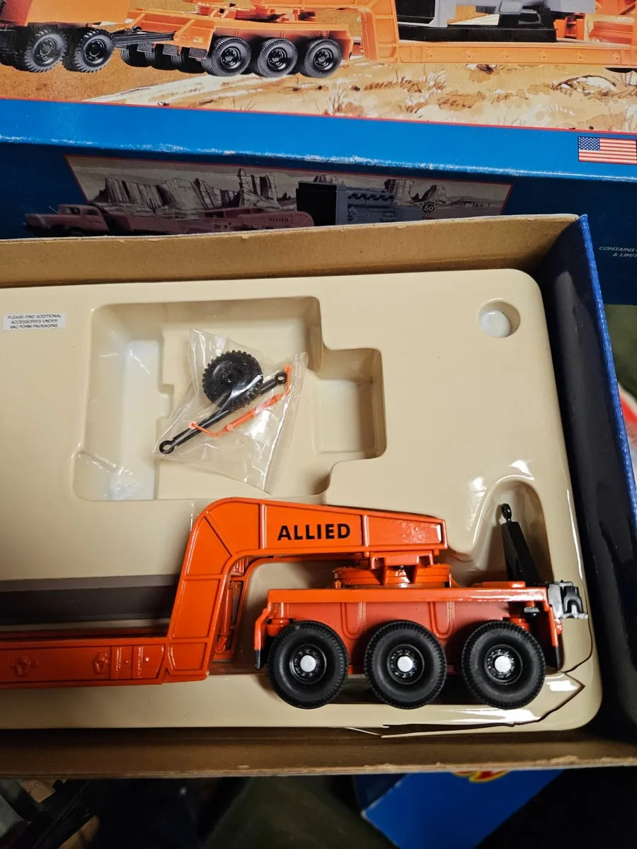 Corgi Diamond T Truck and Trailer - Image 3