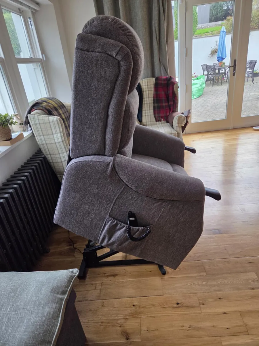 Electric recliner *as new* - Image 2