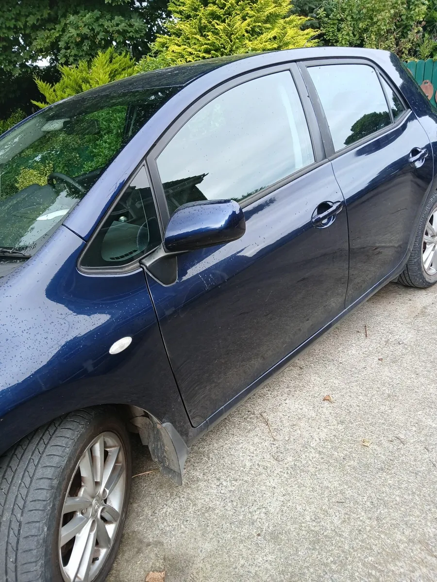 Toyota Yaris 2005 - Image 2