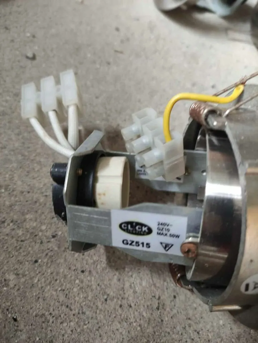 New silver wall /ceiling spotlights 14 each - Image 2