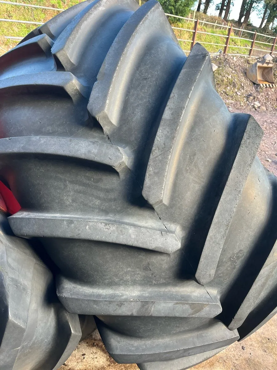 800/65R32 Michelin tyres for sale - Image 4