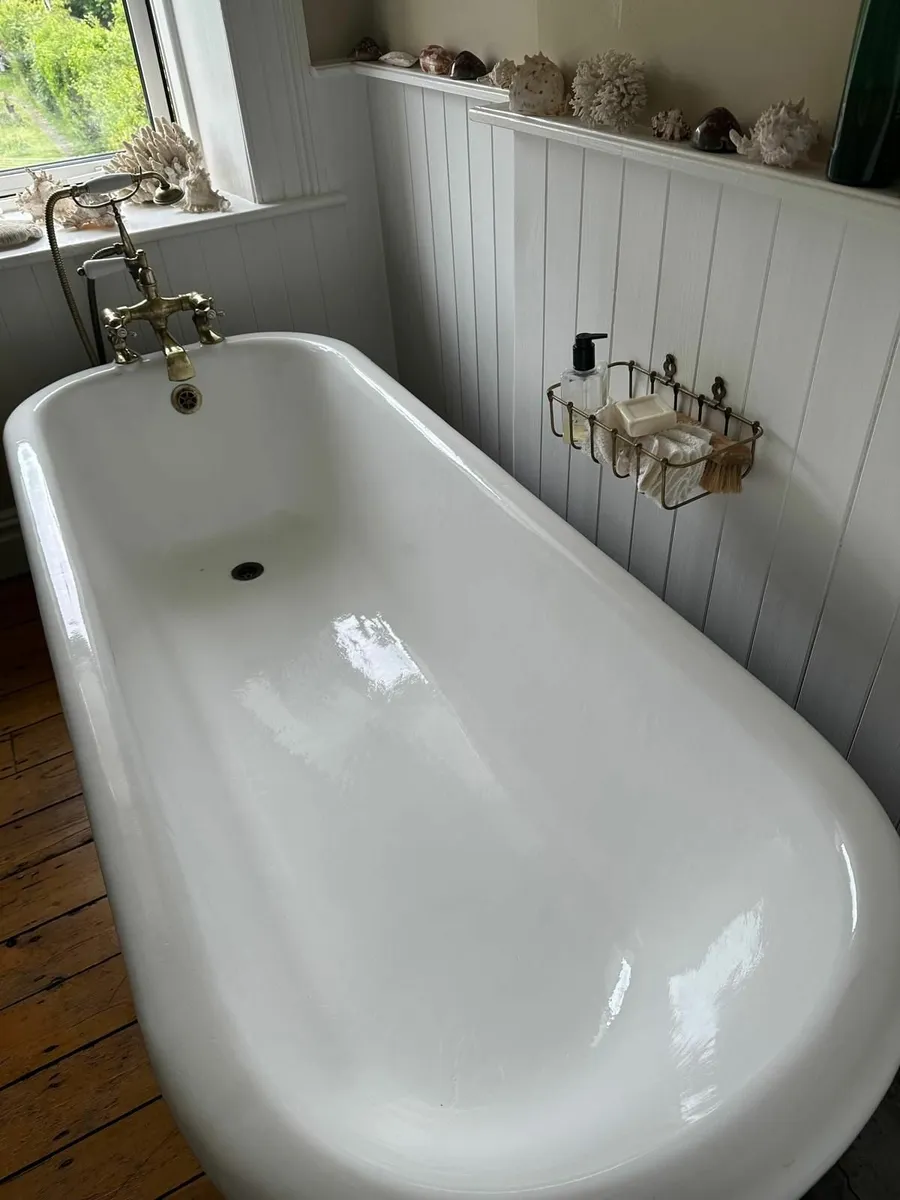 Cast iron sink and bath set - Image 1