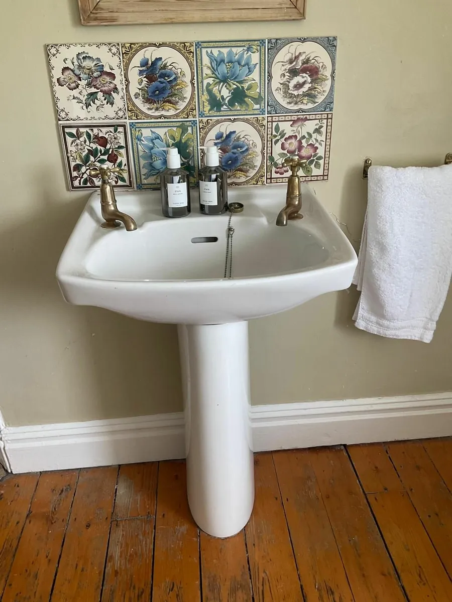 Cast iron sink and bath set - Image 2