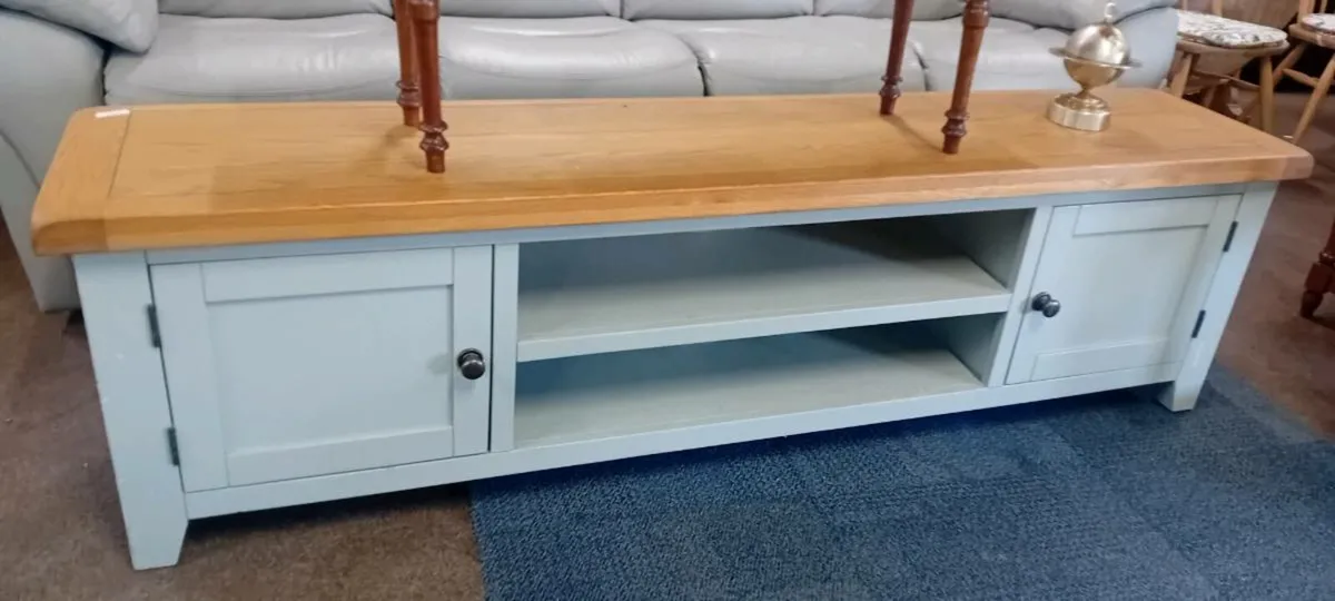 Modern Wood Top Media Unit