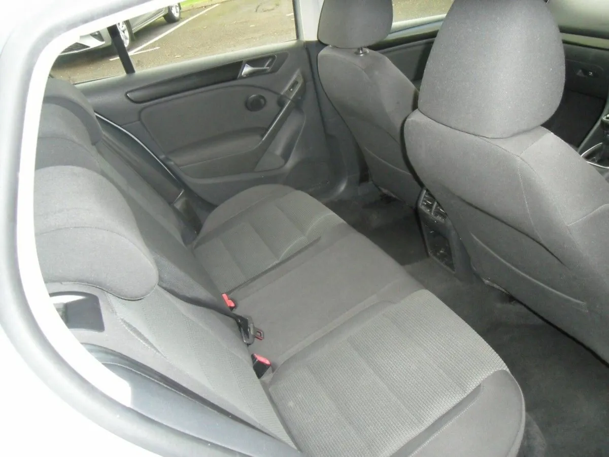 Volkswagen Golf 1.6 TDI 105BHP MATCH - Image 4