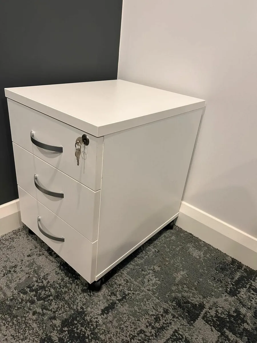 Meeting Room Chairs  and cabinets - Image 4