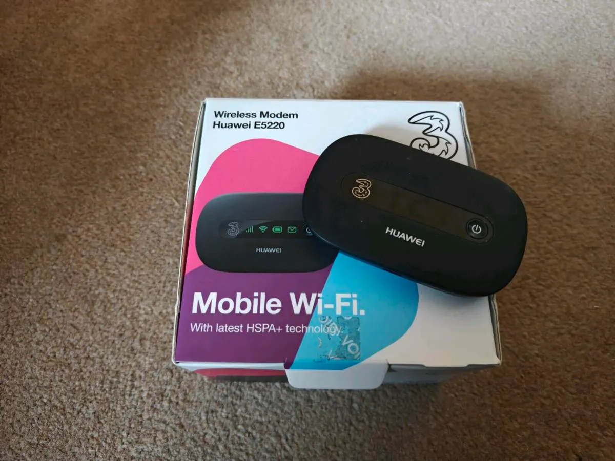 Huawei E5220s-2 mobile modem - Image 1