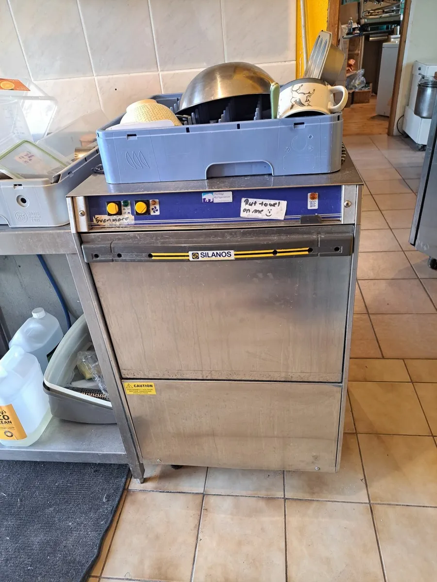 Dish washer and sink - Image 4