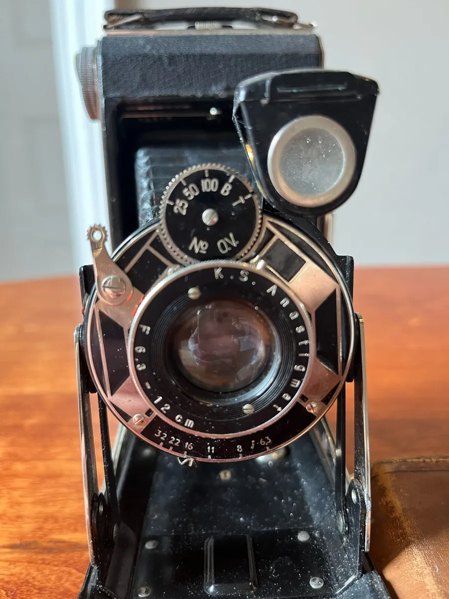 Vintage Camera - Kodak “Six-16” model C camera - Image 2