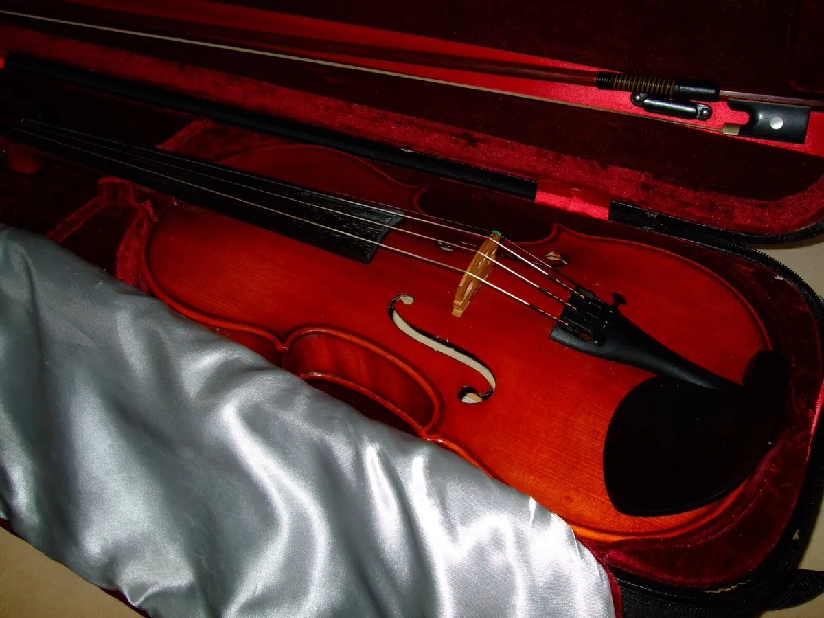 Westbury Full Size Violin - Image 1