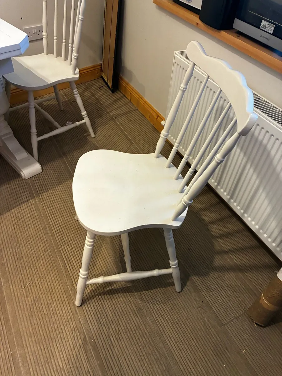 Mahogany extendable table and 4 chairs - Image 3