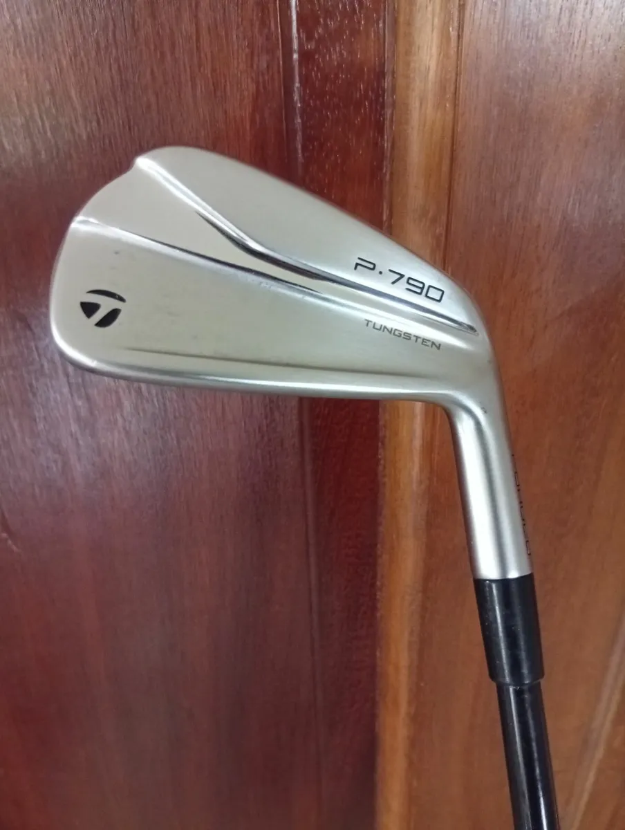 TaylorMade p790 Tungsten 2 iron As New - Image 2