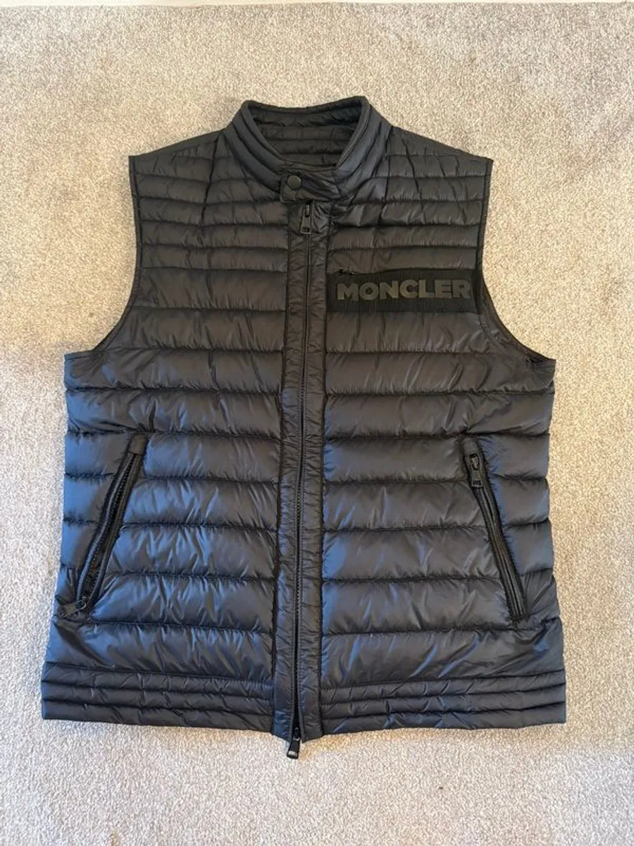Moncler gilet - Image 1