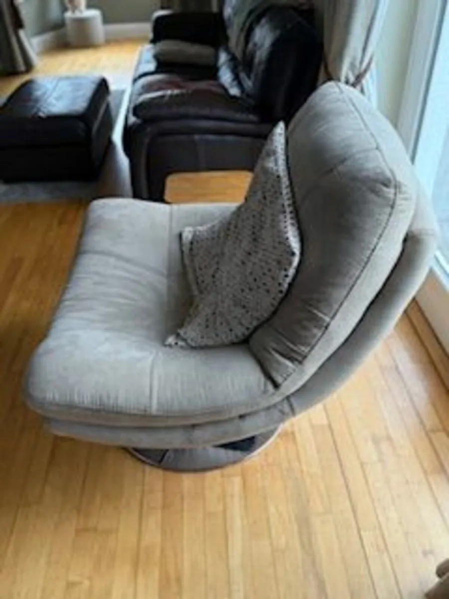 Living Room Furniture - Image 4