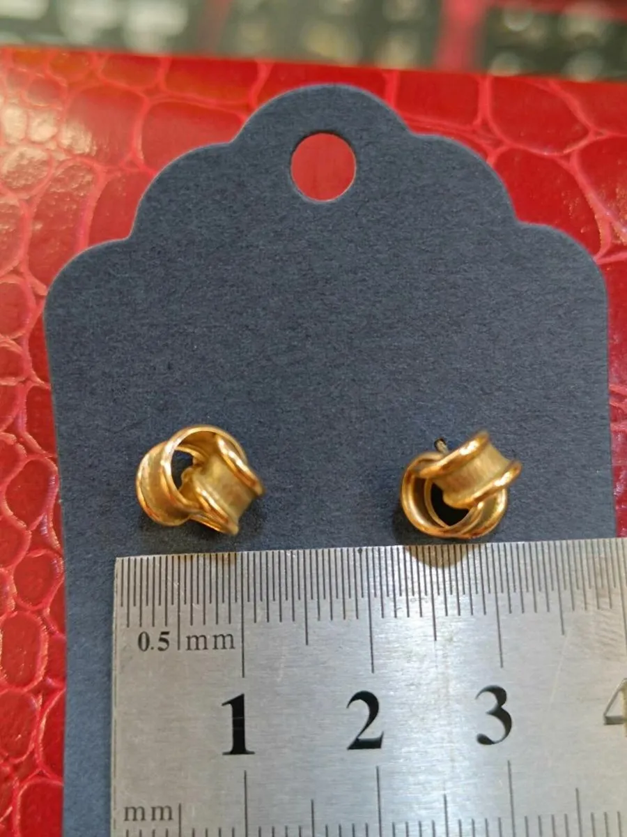 9k yellow gold knots earrings - Image 3