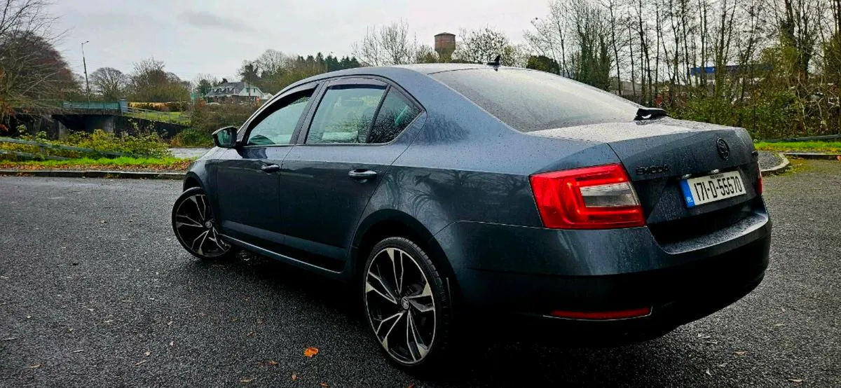 2017 SKODA OCTAVIA 2.0TDI. AUTOMATIC. - Image 4