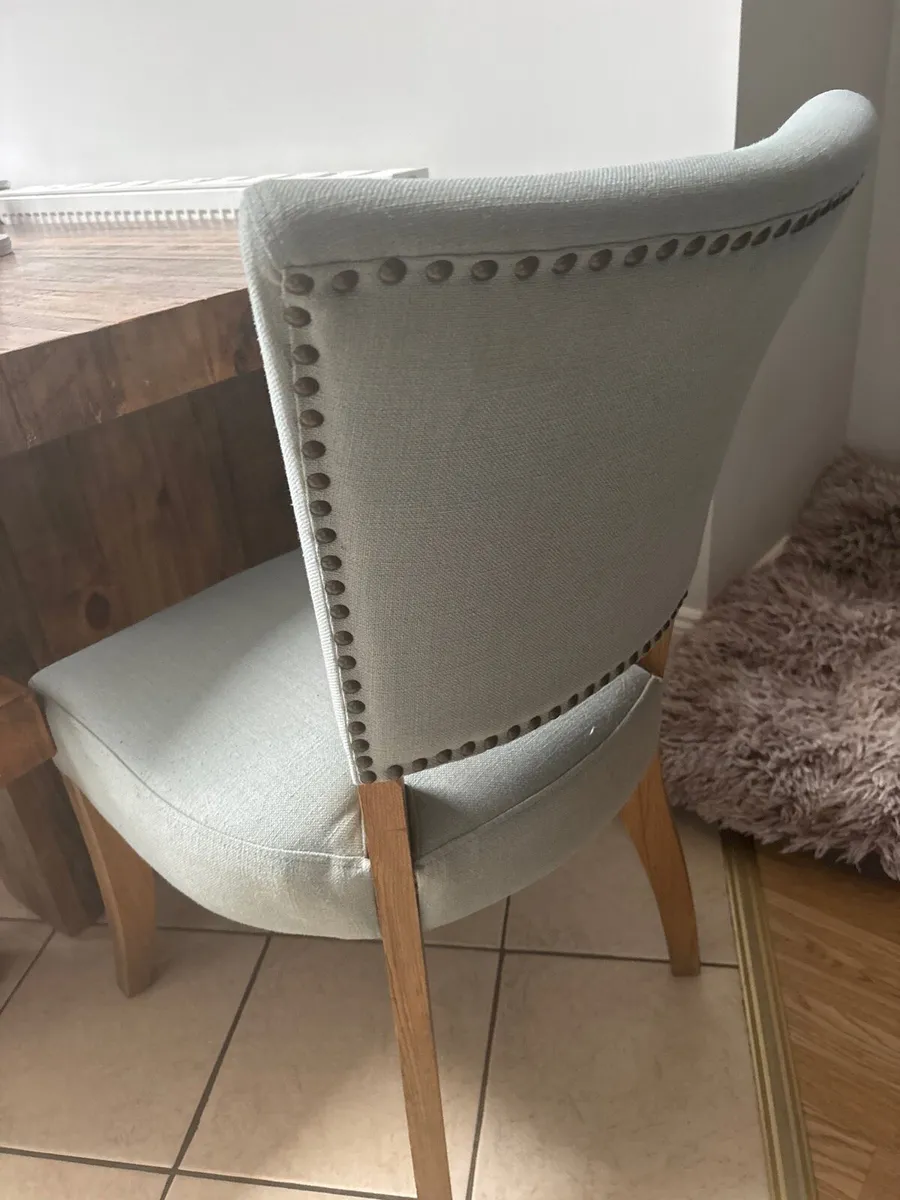 Table and chairs - Image 3