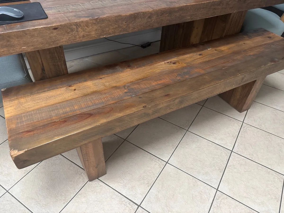 Table and chairs - Image 4