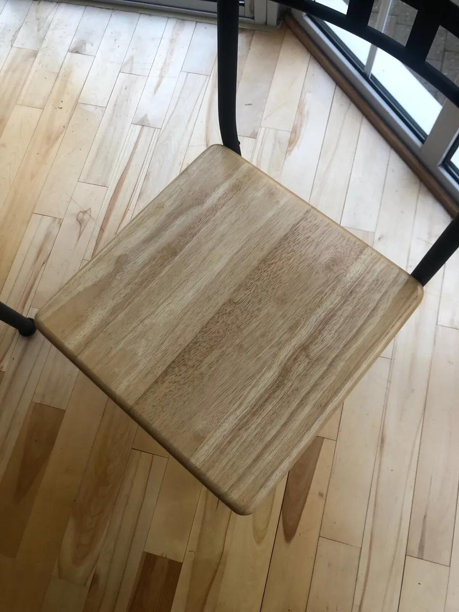 Table and four chairs - Image 3