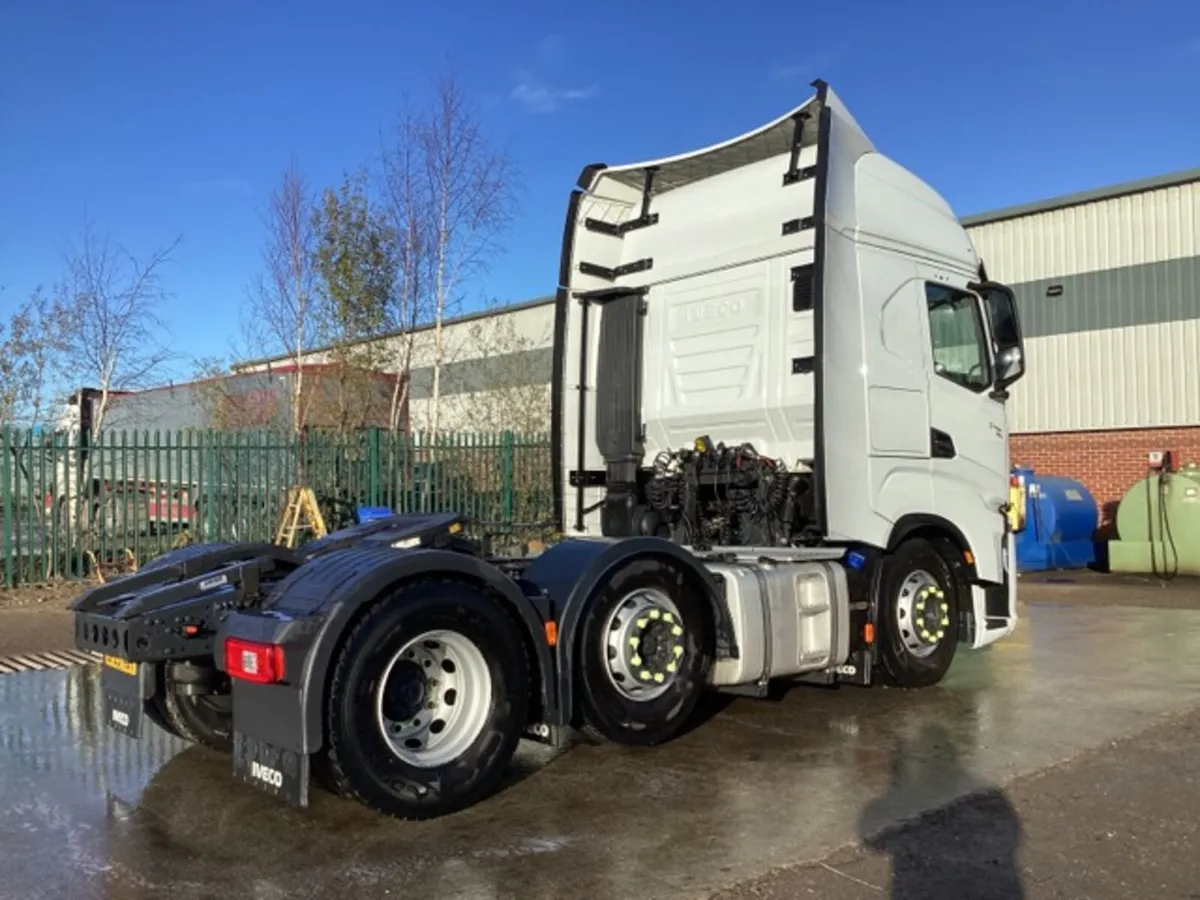 2023 Iveco S-Way 490 6x2 Tractor Unit - Image 4
