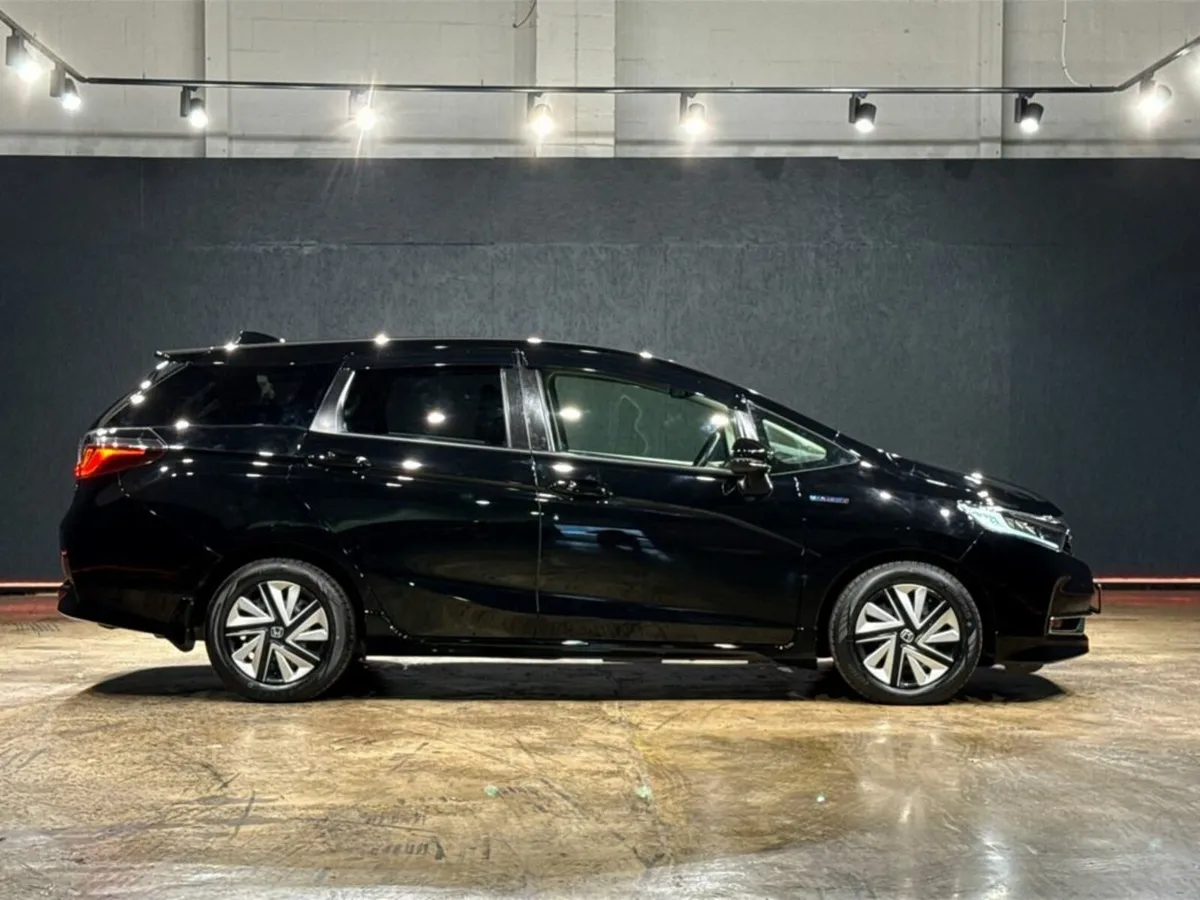 Honda Shuttle HYBRID 1.5L AUTOMATIC - REVERSE CAME - Image 3