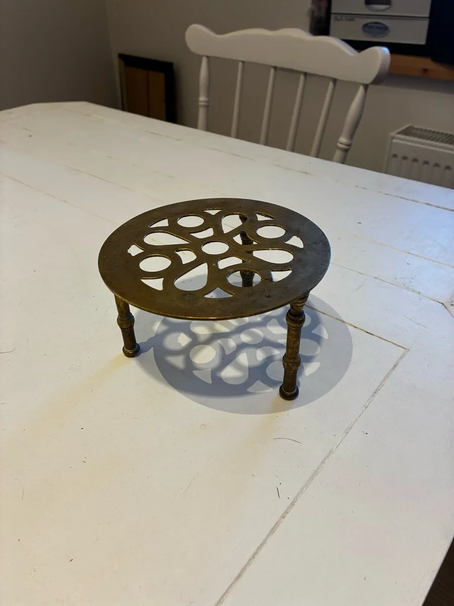 Vintage brass tea pot stand - Image 1