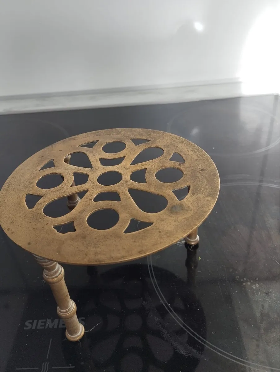 Vintage brass tea pot stand - Image 2