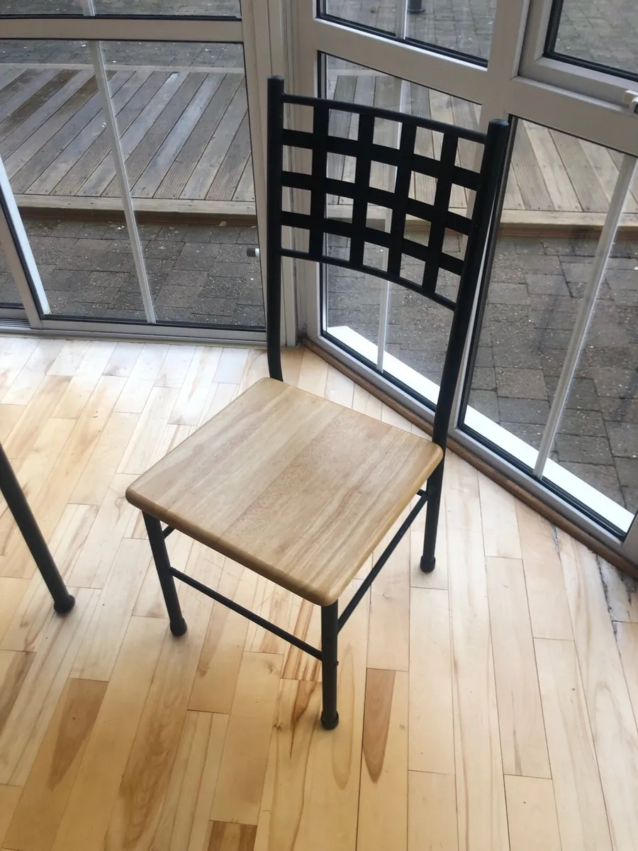 Table and four chairs - Image 4