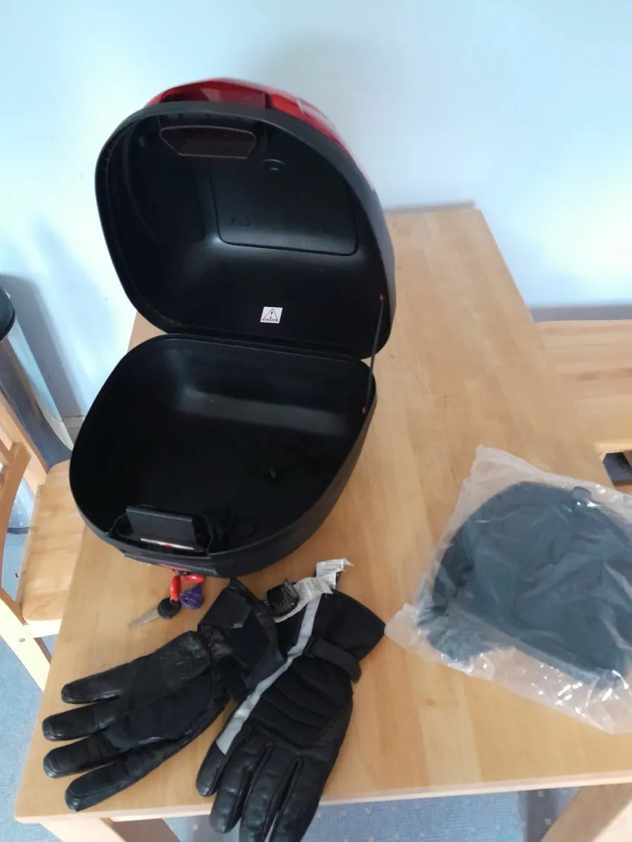 Motorcycle Givi top box - Image 3