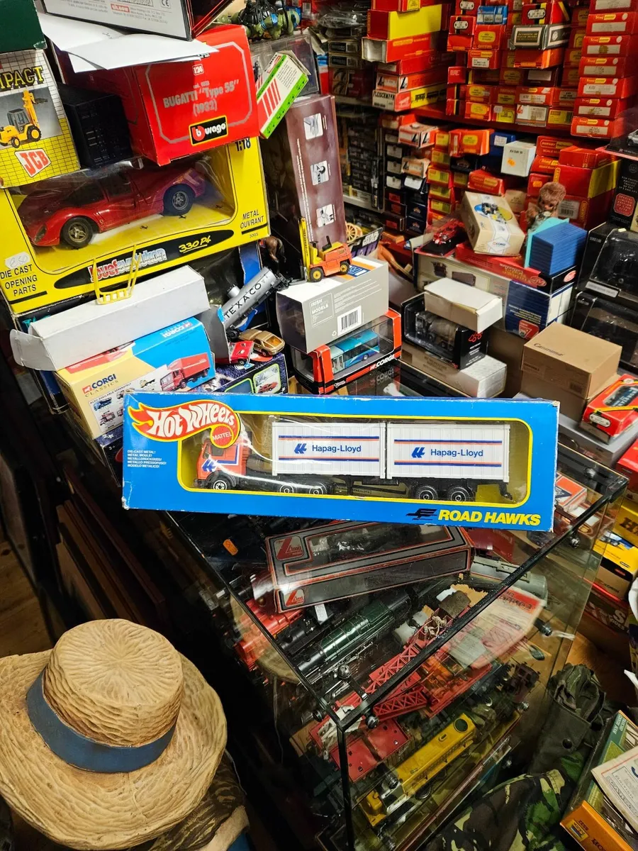 Corgi Hotwheels Mercedes Truck - Image 1