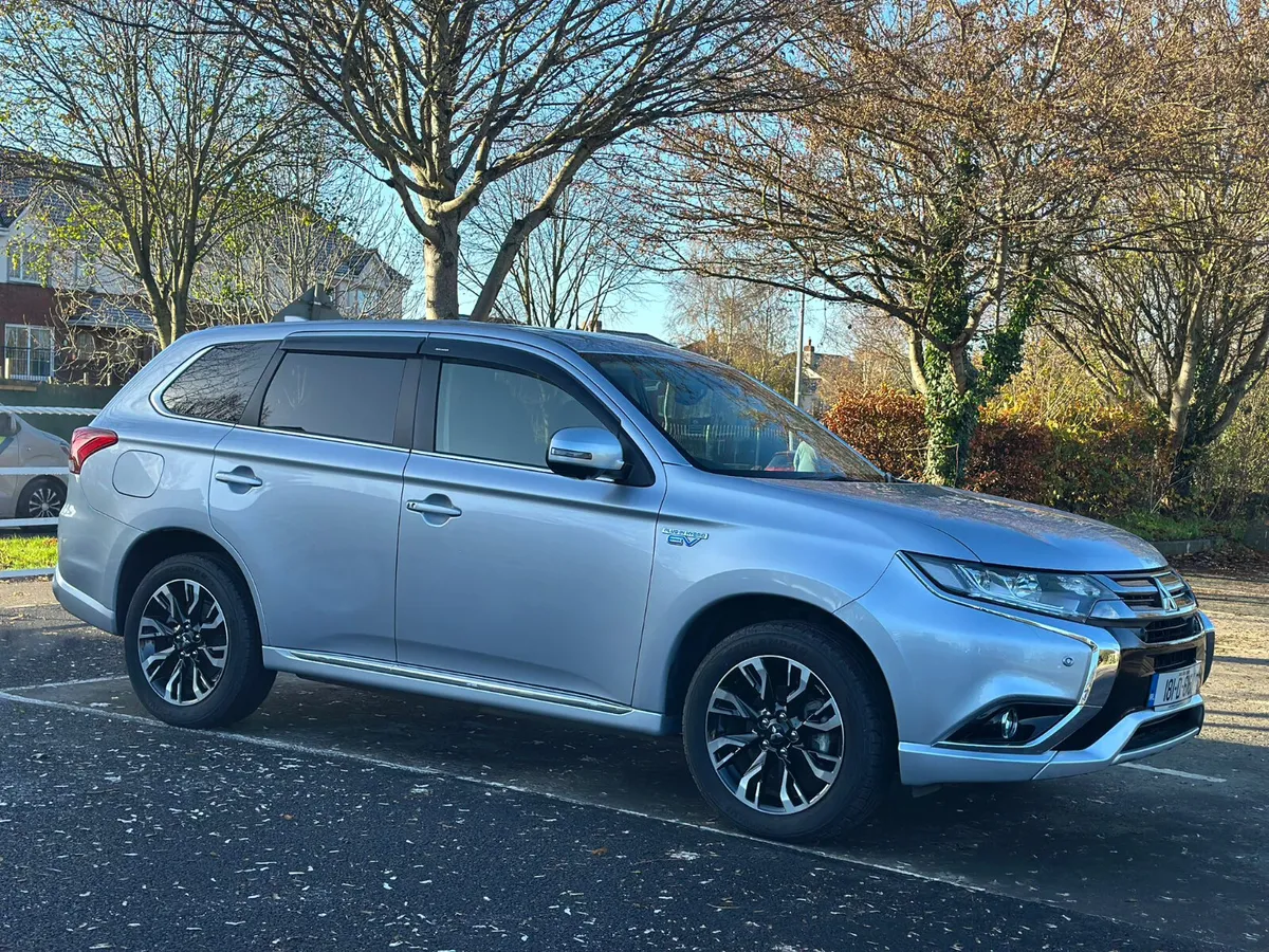 Mitsubishi Outlander 2018 Plug In Hybrid - Image 4