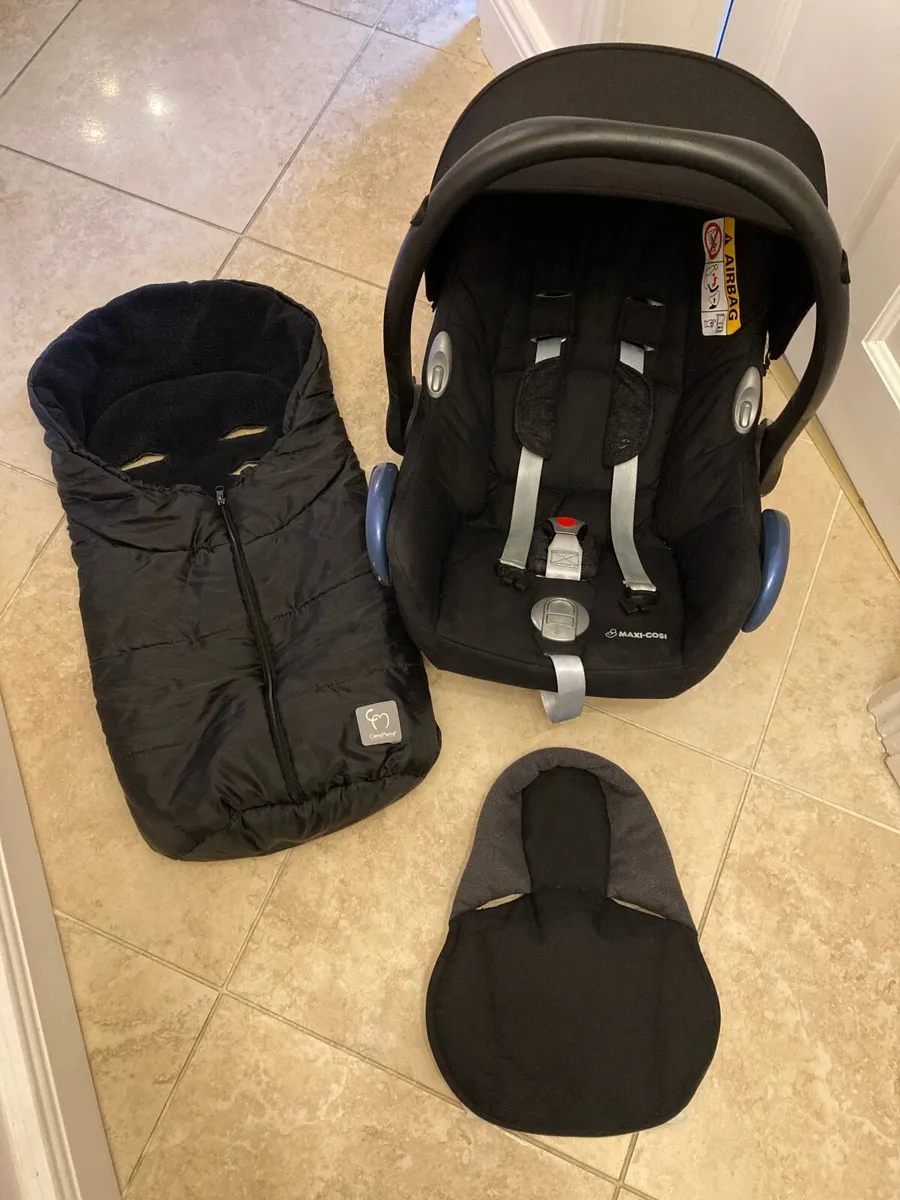 Maxi-Cosi with Cleva Mama Muff - Image 1