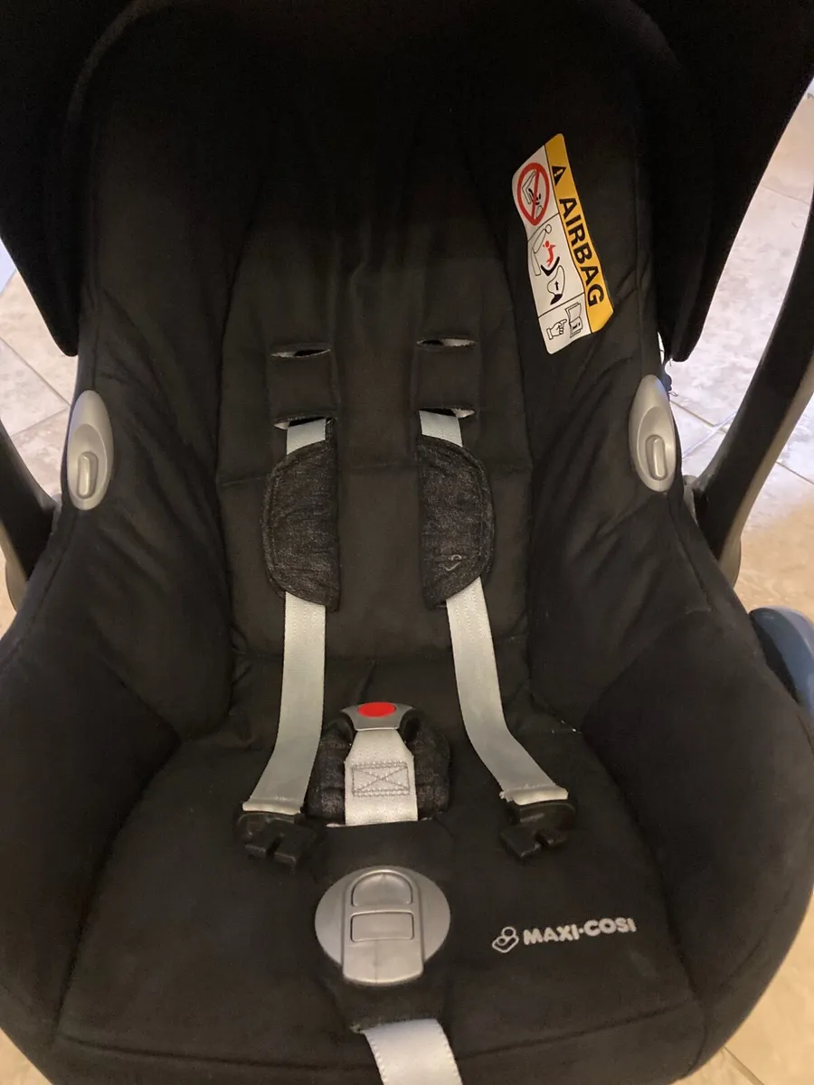 Maxi-Cosi with Cleva Mama Muff - Image 2