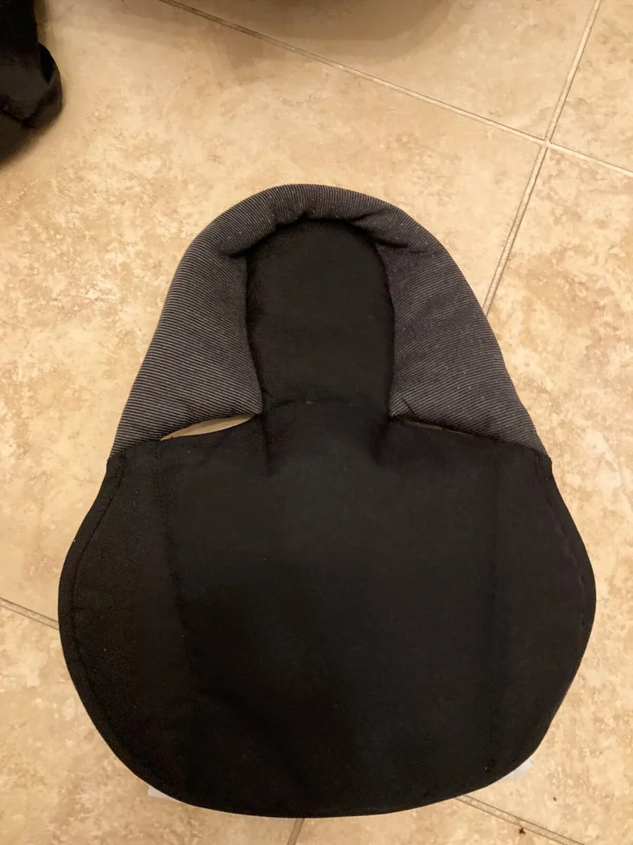 Maxi-Cosi with Cleva Mama Muff - Image 4