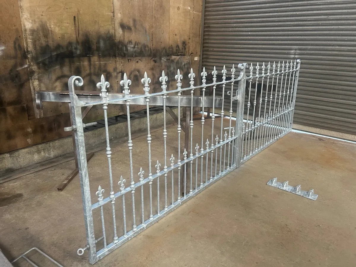 New Entrance Gates - Image 4