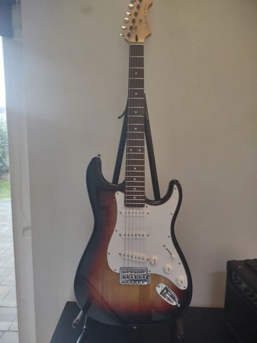 Electric Guitar - Image 2