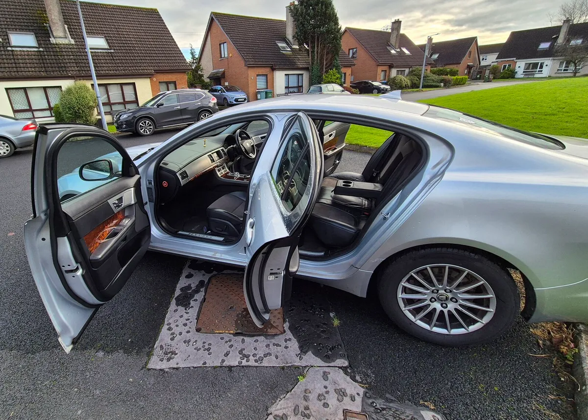 Jaguar XF 2013 - Image 3