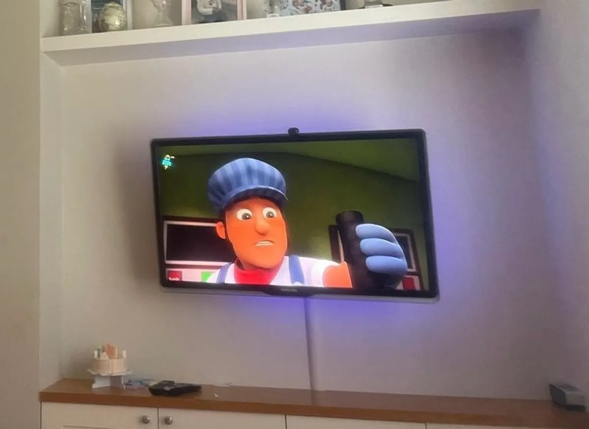 Philips 42" Ambilight - Image 2