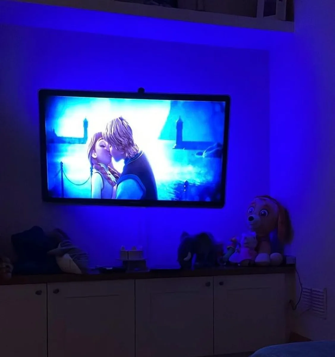 Philips 42" Ambilight - Image 4