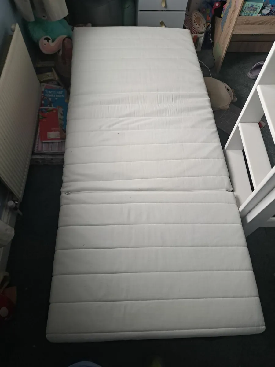 Folding chair bed - Image 1